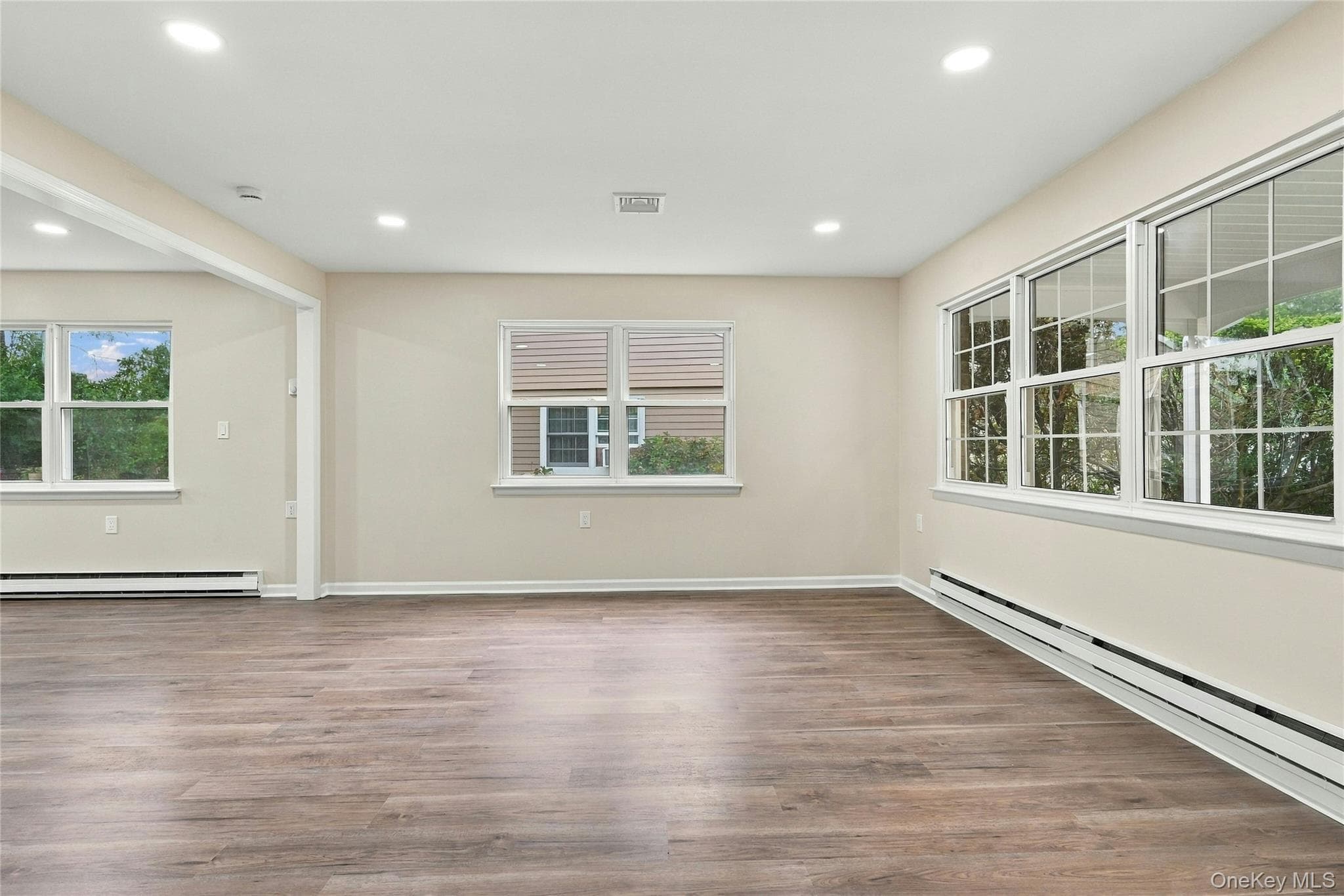 257 Edinburgh Drive thumbnail 9