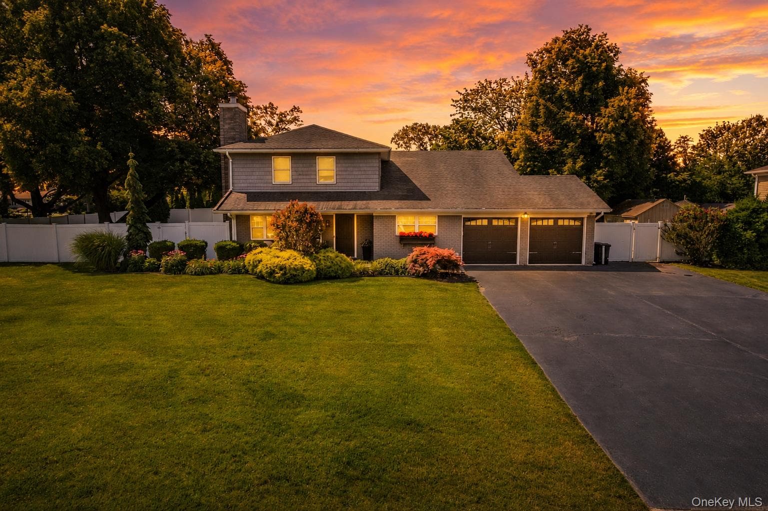 8 Feather Lane, Commack