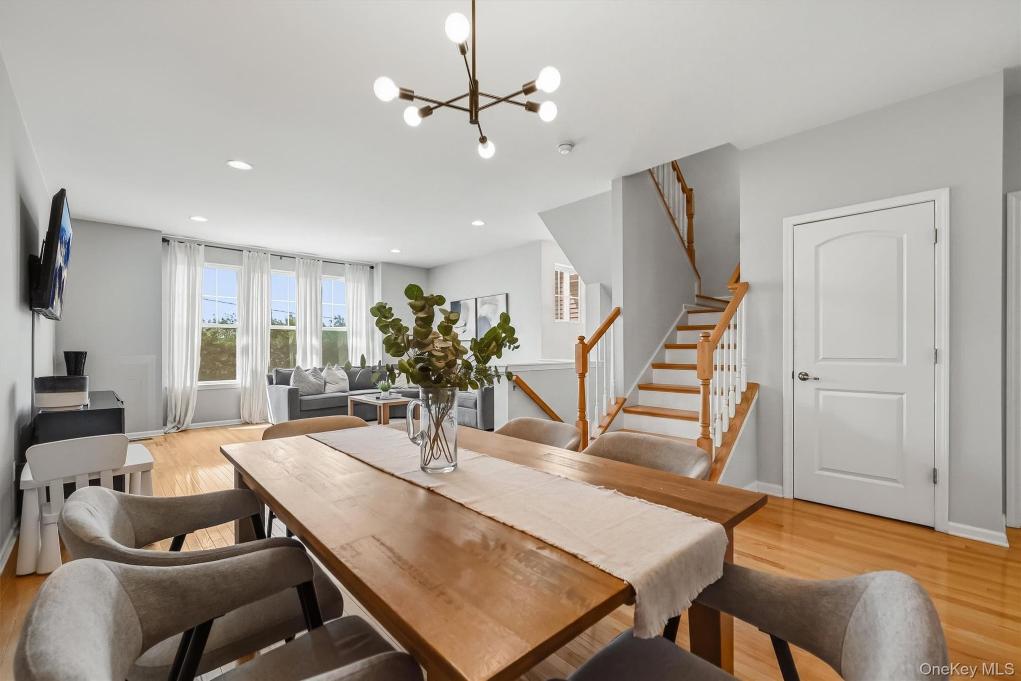 806 Hawthorn Way thumbnail 11