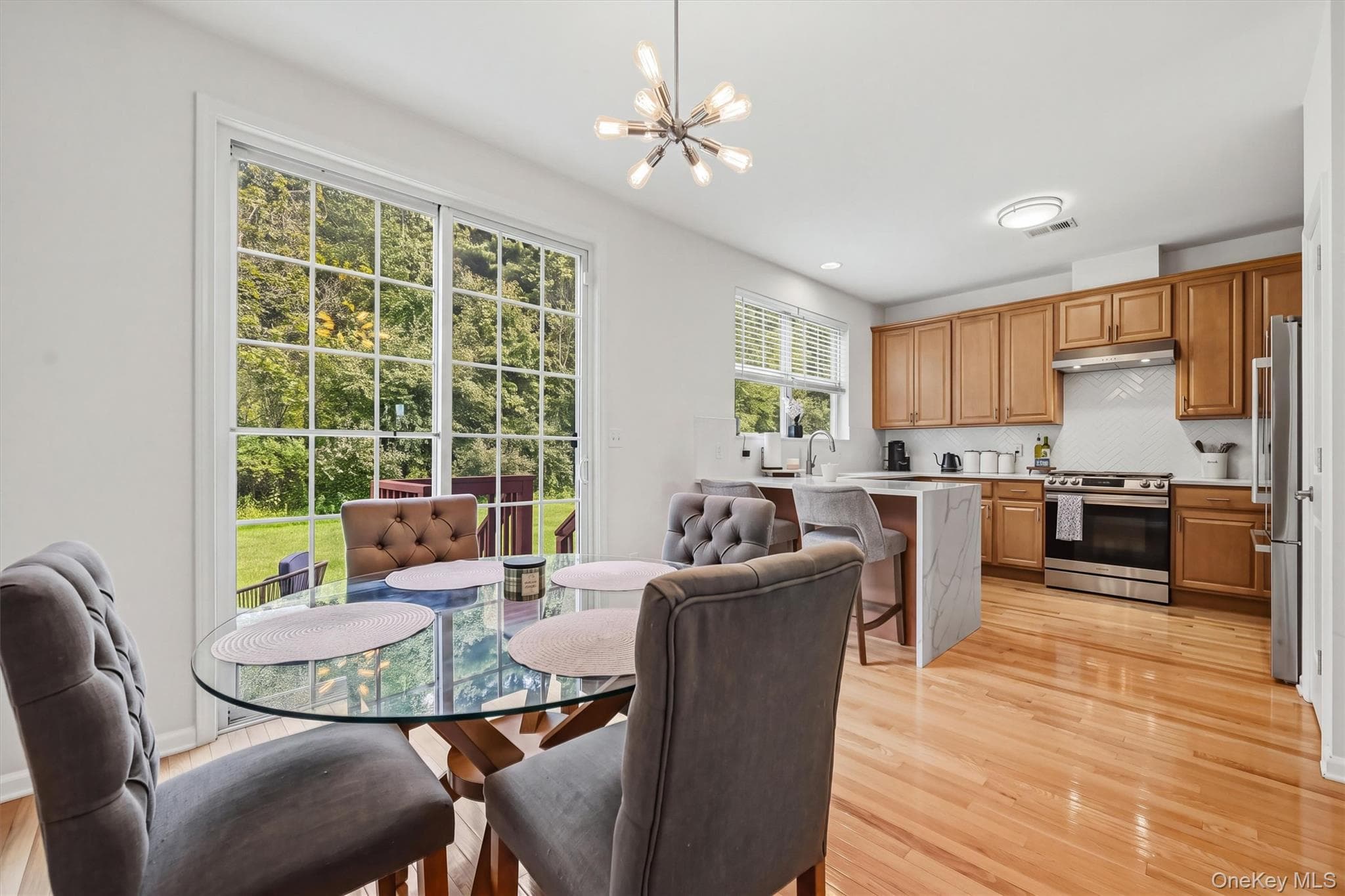 806 Hawthorn Way thumbnail 17
