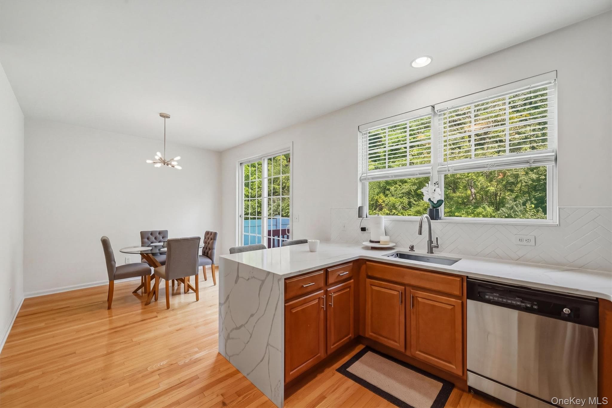 806 Hawthorn Way thumbnail 15