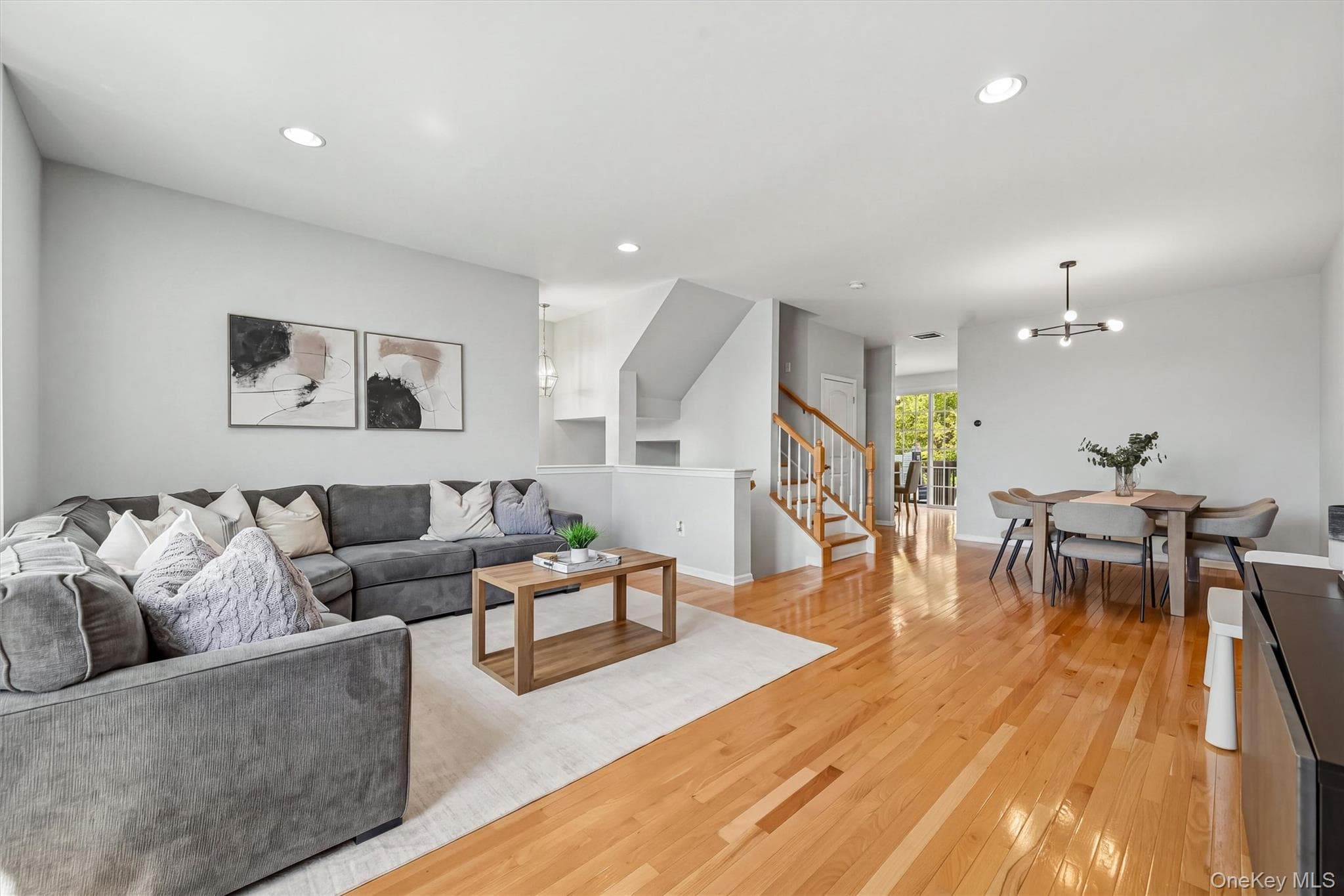 806 Hawthorn Way thumbnail 9