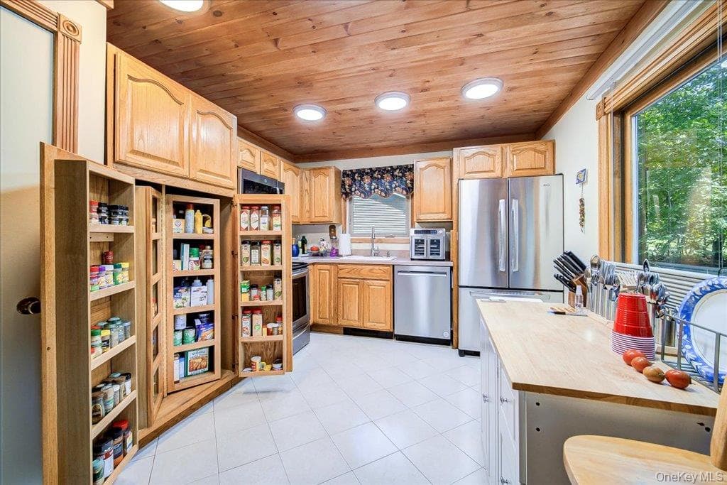 142 N Emerald Drive thumbnail 14