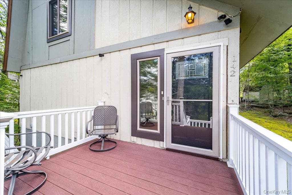 142 N Emerald Drive thumbnail 7