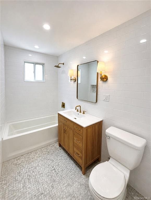 214 E 38th Street thumbnail 21