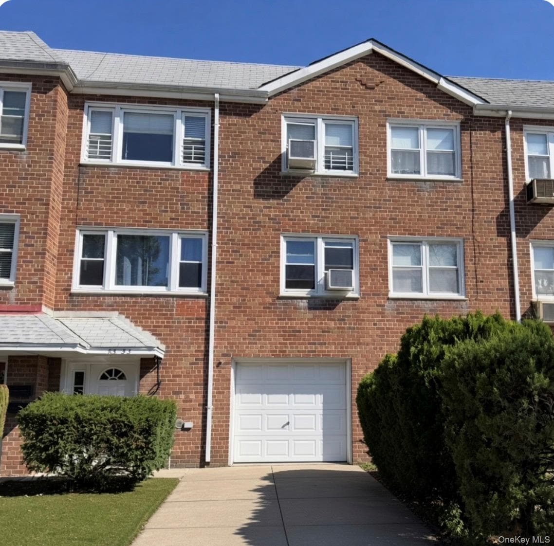 83-53 264th Street, Glen Oaks