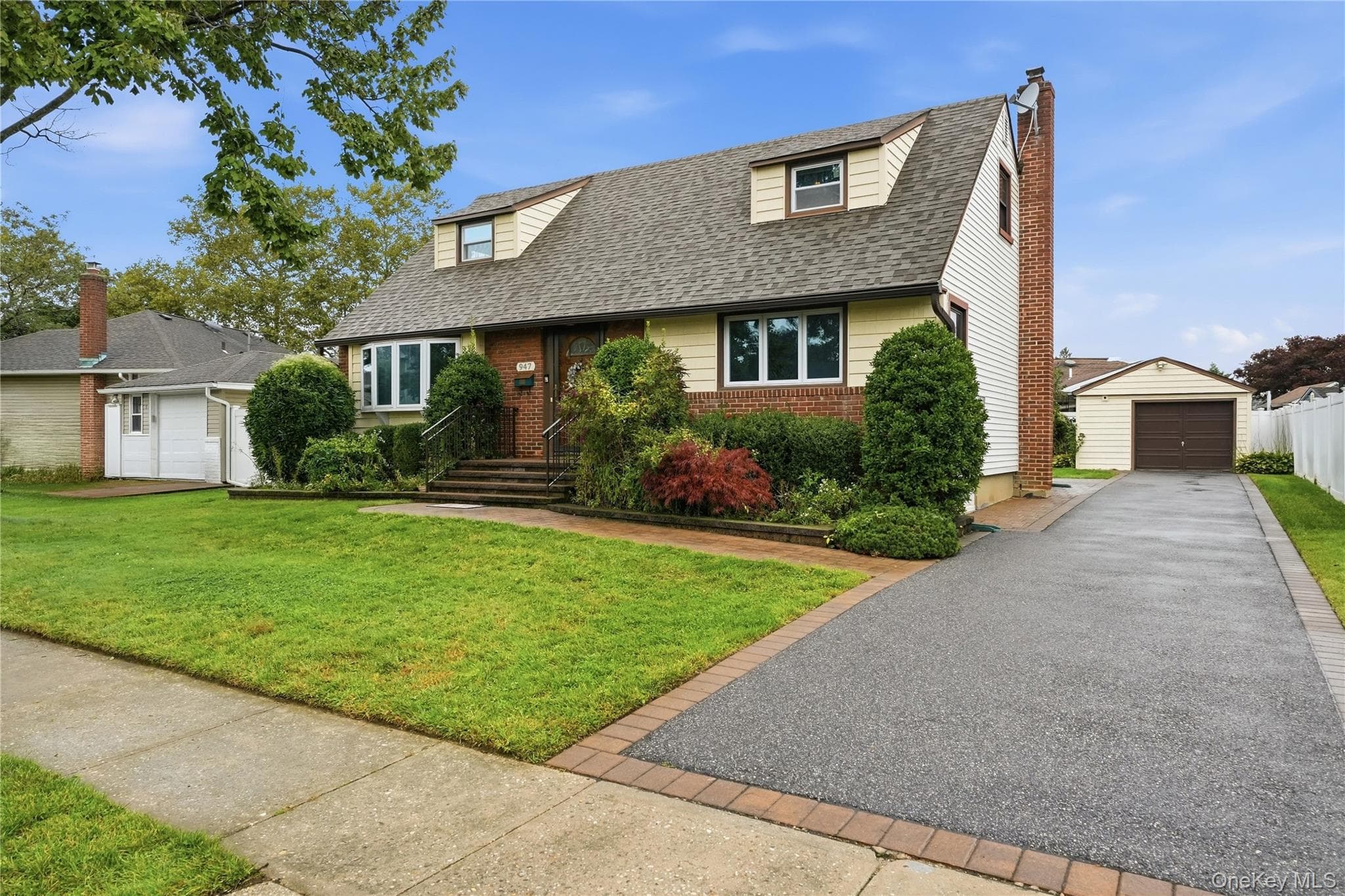 947 White Birch Lane thumbnail 2