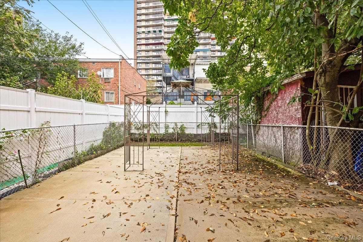 703 Autumn Avenue thumbnail 26