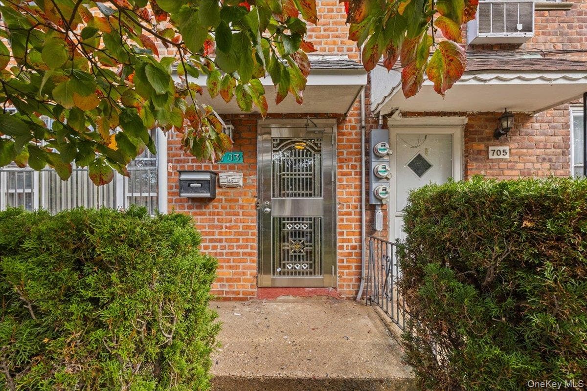 703 Autumn Avenue thumbnail 2