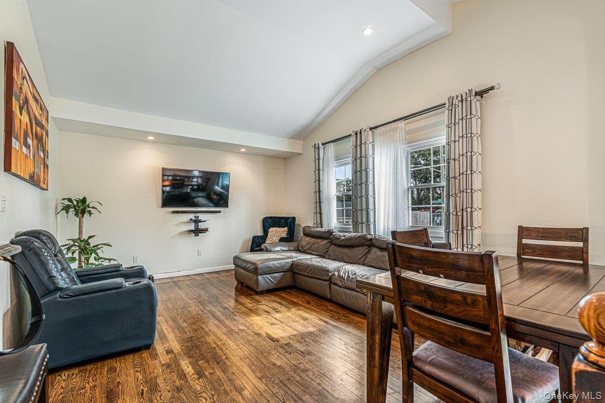 115 Margaretta Avenue thumbnail 2
