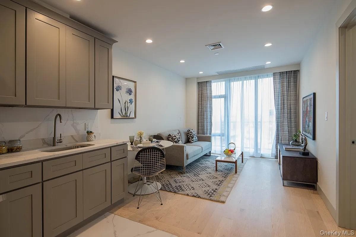 14126 Northern Boulevard Unit: 4D thumbnail 6