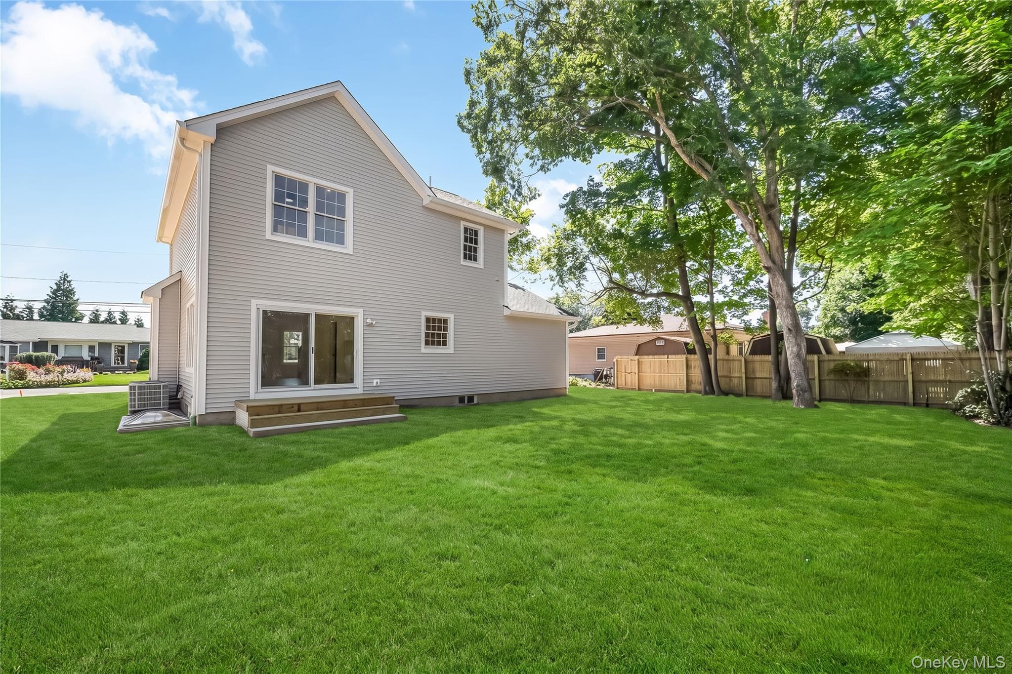 510 Bayport Avenue thumbnail 33