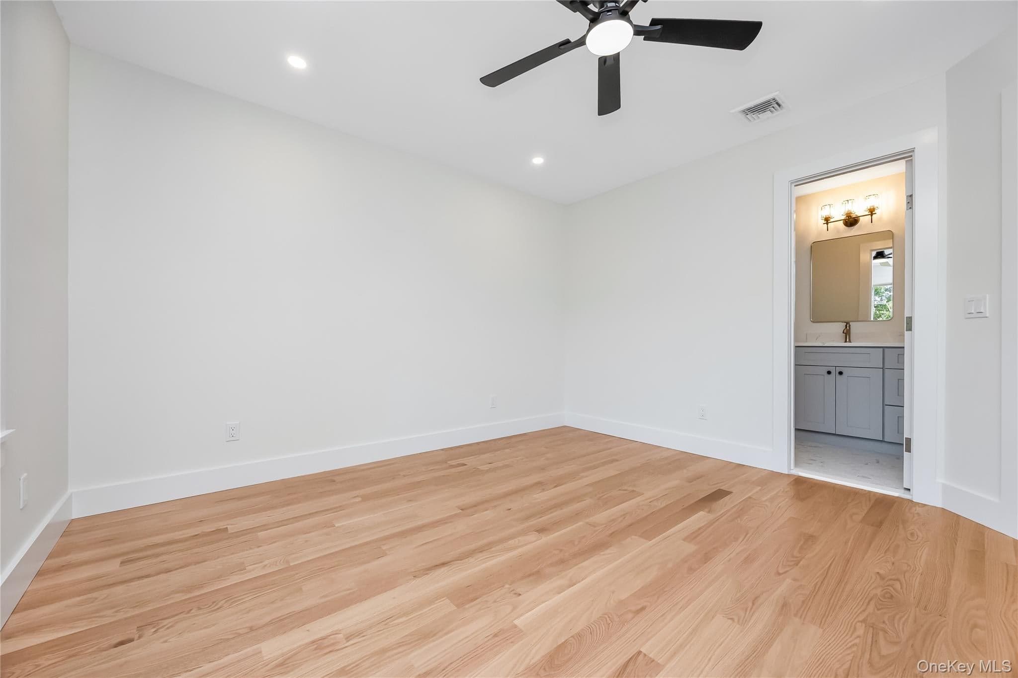 510 Bayport Avenue thumbnail 20