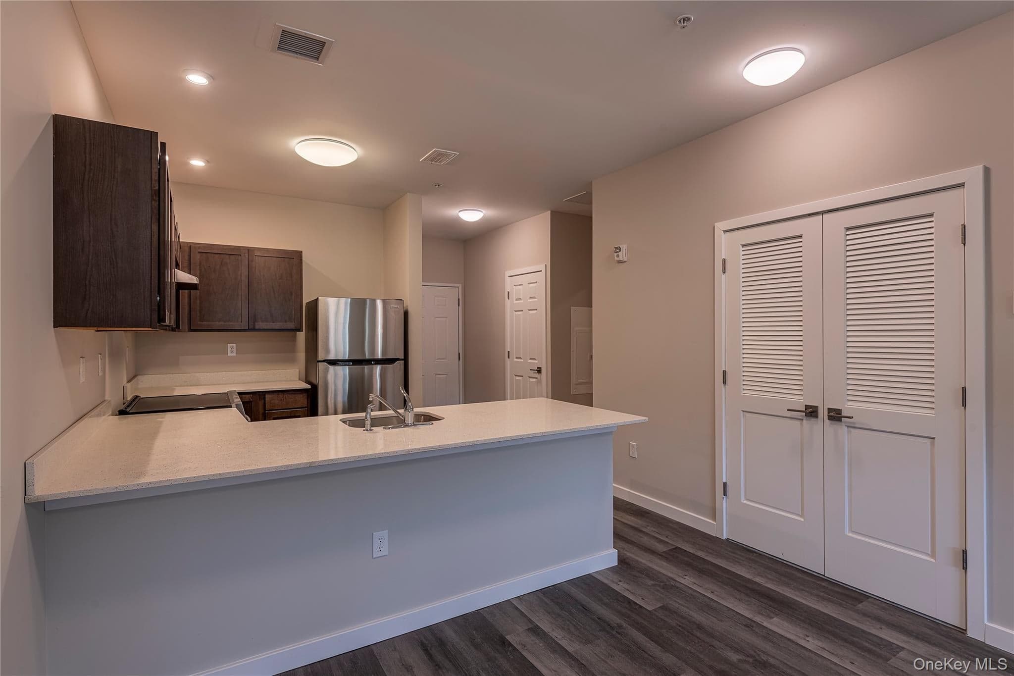 87 N Chestnut Street Unit: 214 thumbnail 3