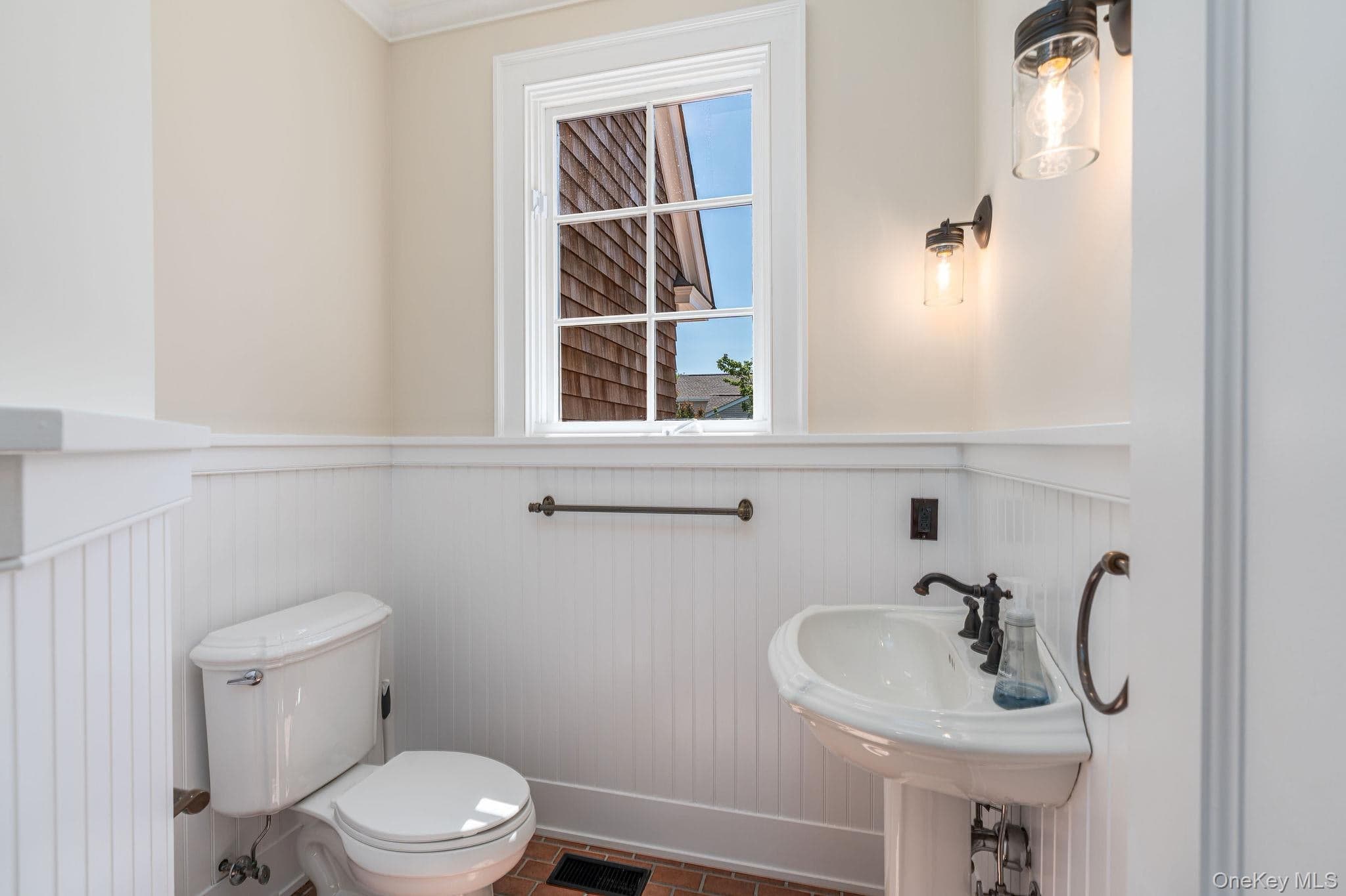 118 Peconic Bay Boulevard thumbnail 13
