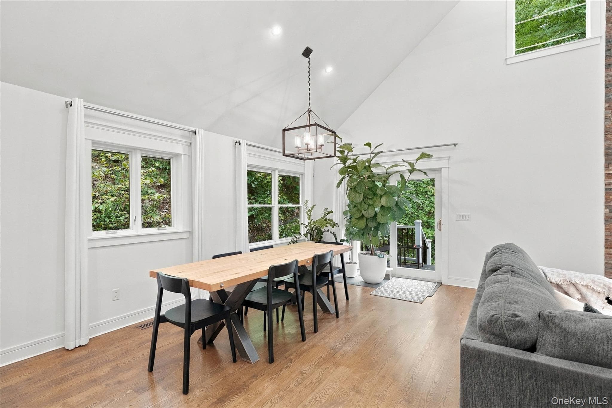 225 Hull Avenue thumbnail 10