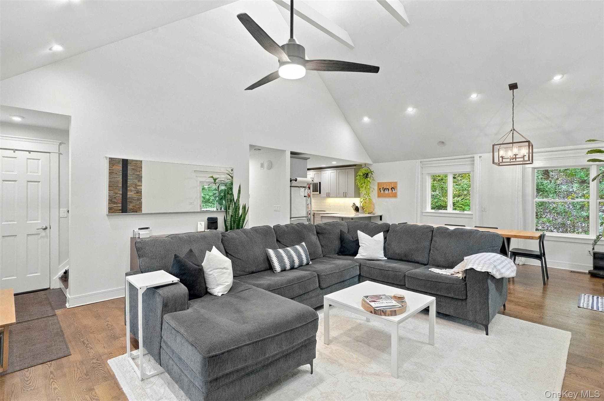 225 Hull Avenue thumbnail 3