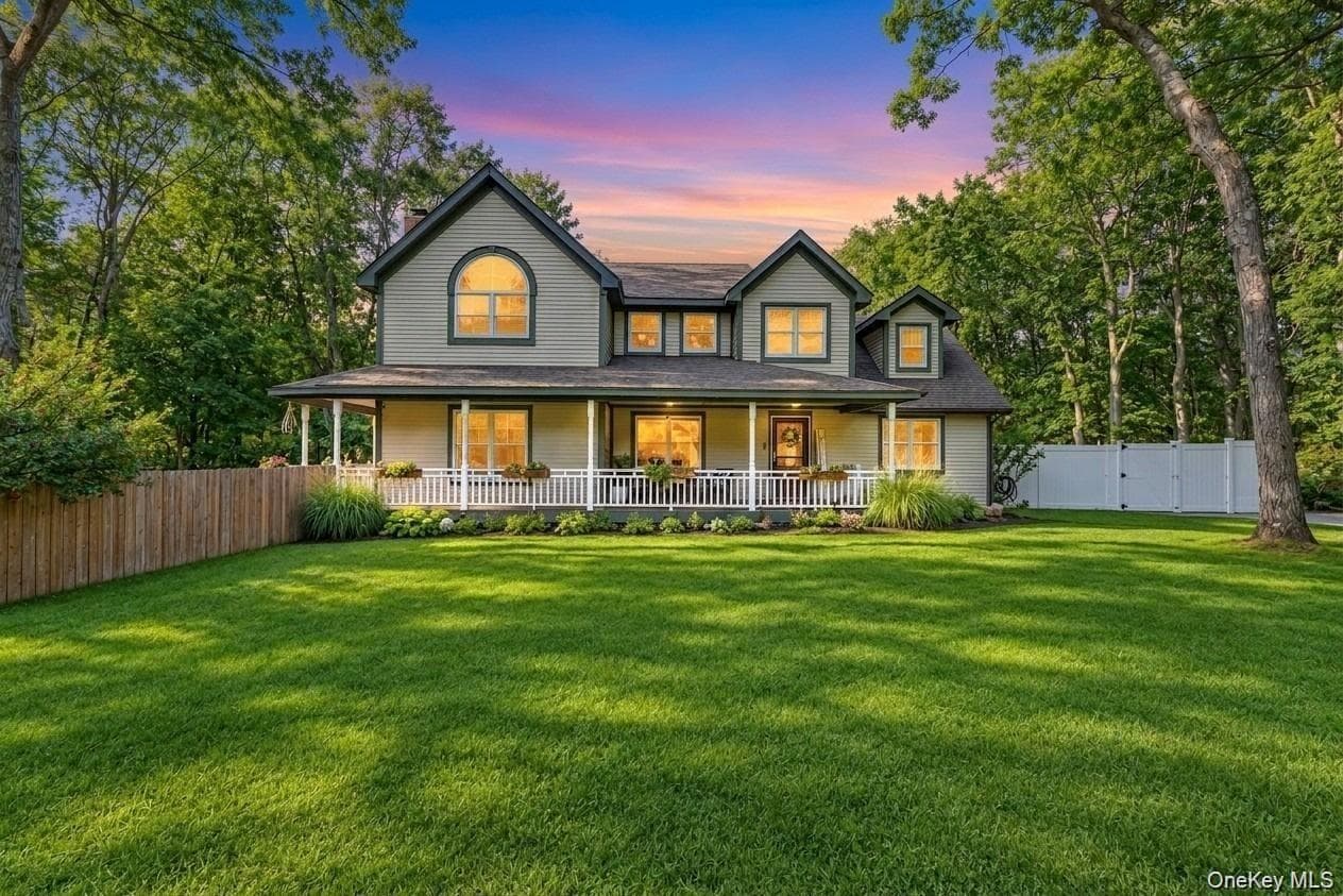 15 Hillcrest Avenue, Port Jefferson