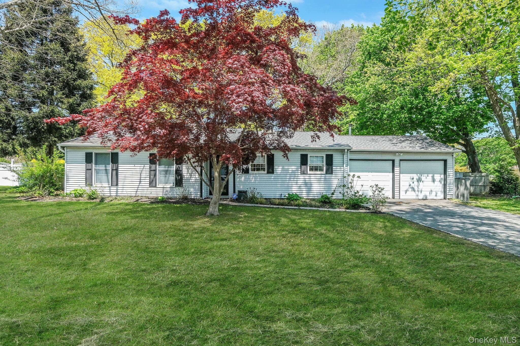 5 Oakwood Avenue, Port Jefferson Station