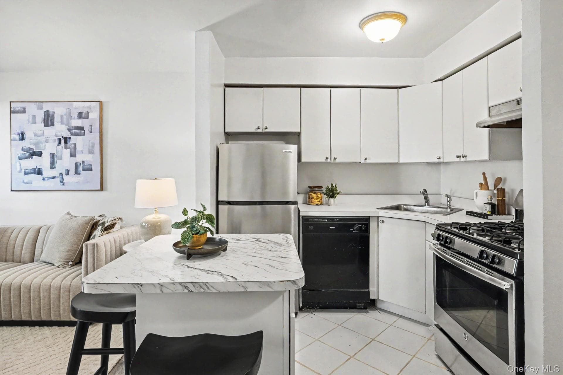 4618 Arlington Avenue thumbnail 3