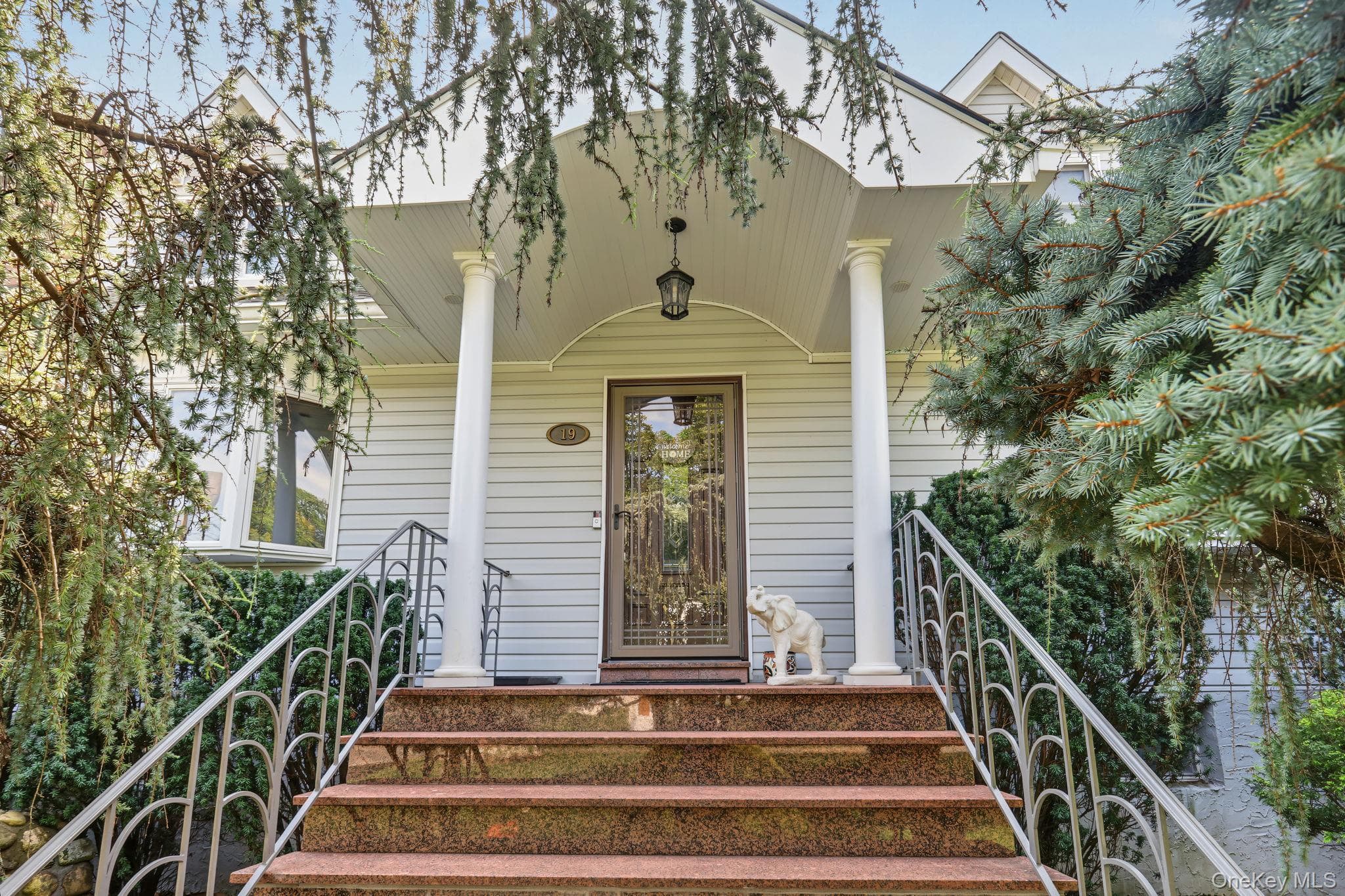 19 Avondale Road, Harrison