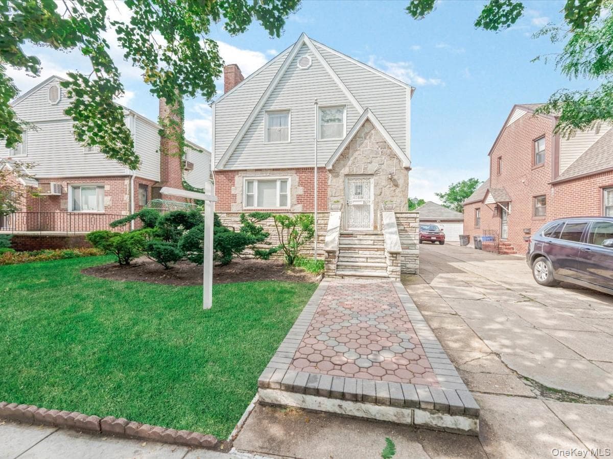64-18 Fitchett Street photo 1
