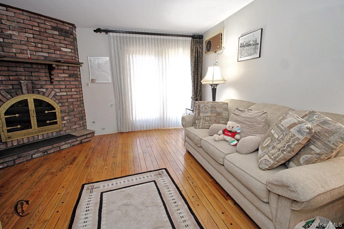 2026 E 74 Street thumbnail 15