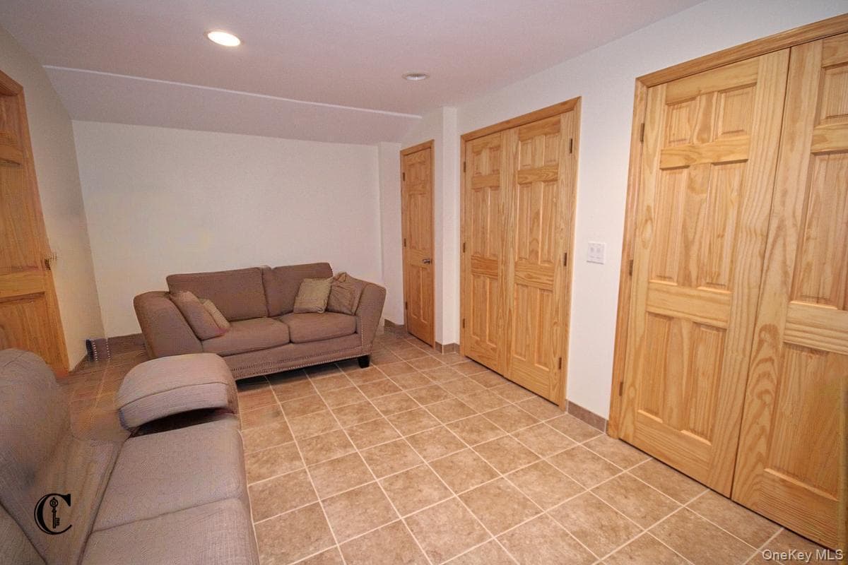 2026 E 74 Street thumbnail 18