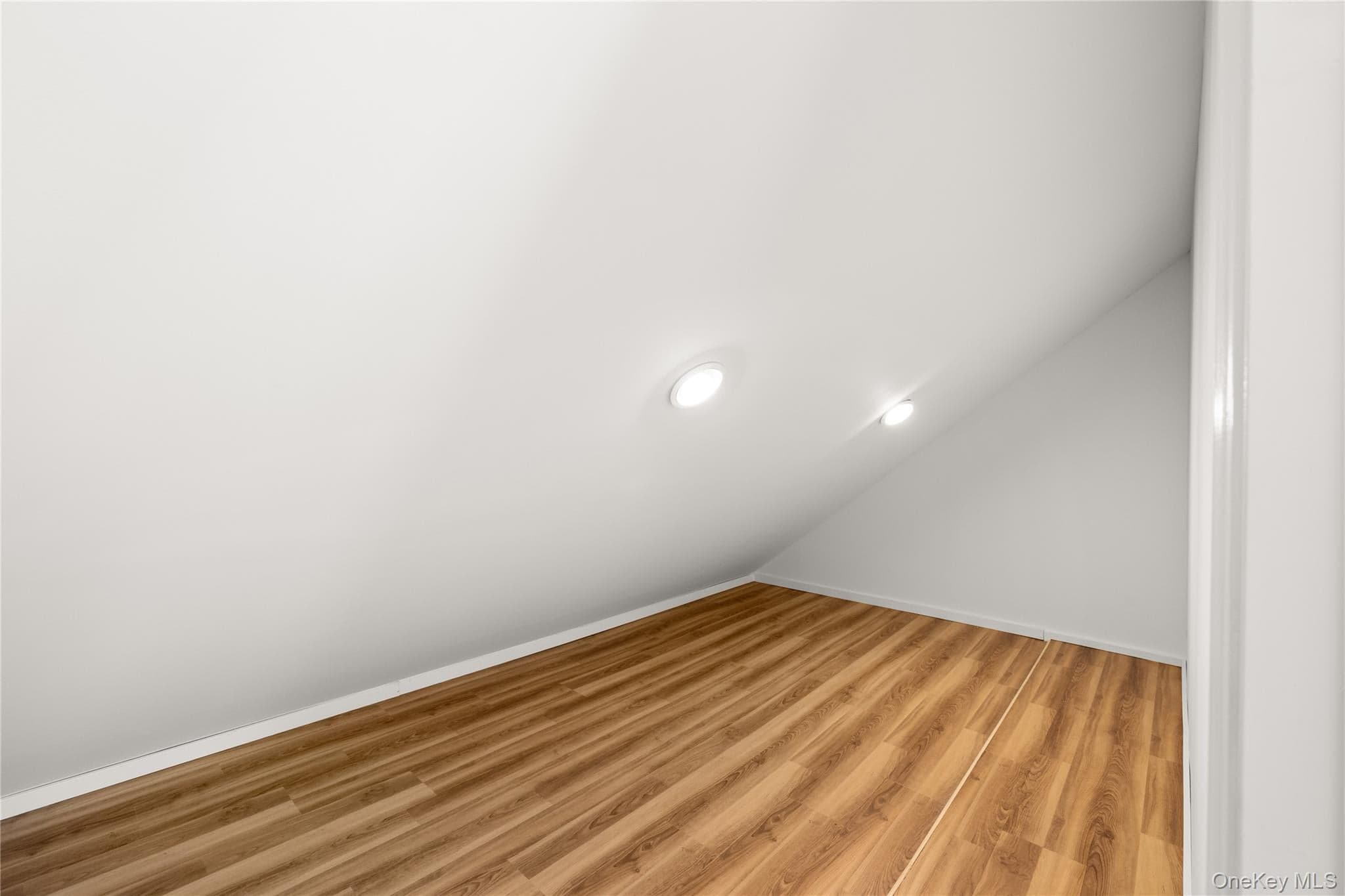 12 Bayview Avenue thumbnail 31