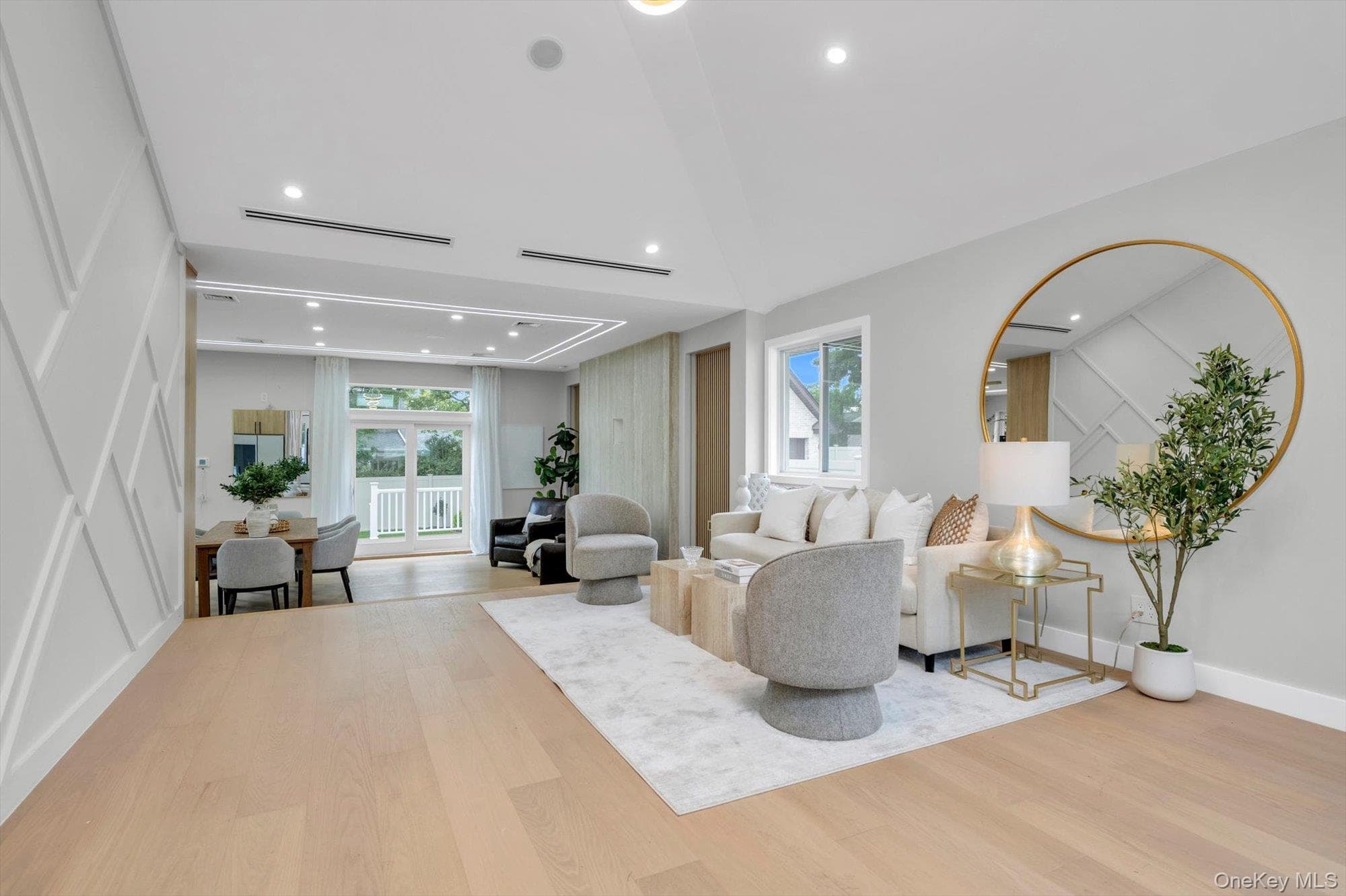 109 Nassau Drive thumbnail 4