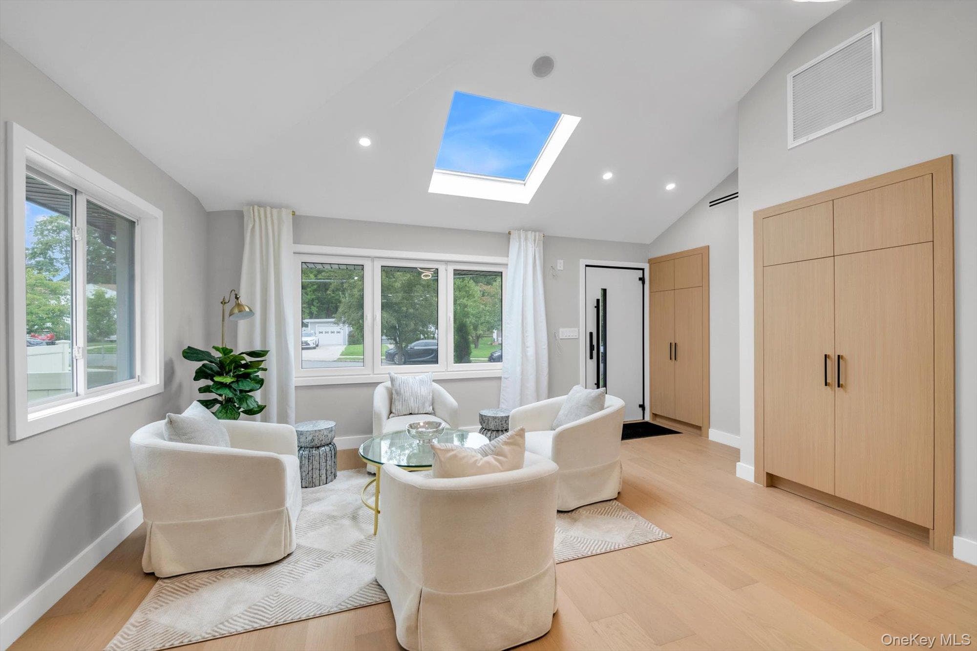 109 Nassau Drive thumbnail 3