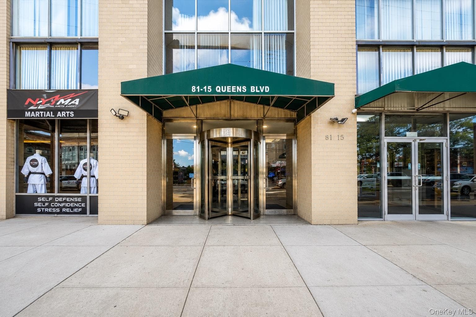 81-15 Queens boulevard 7c Blvd, Elmhurst