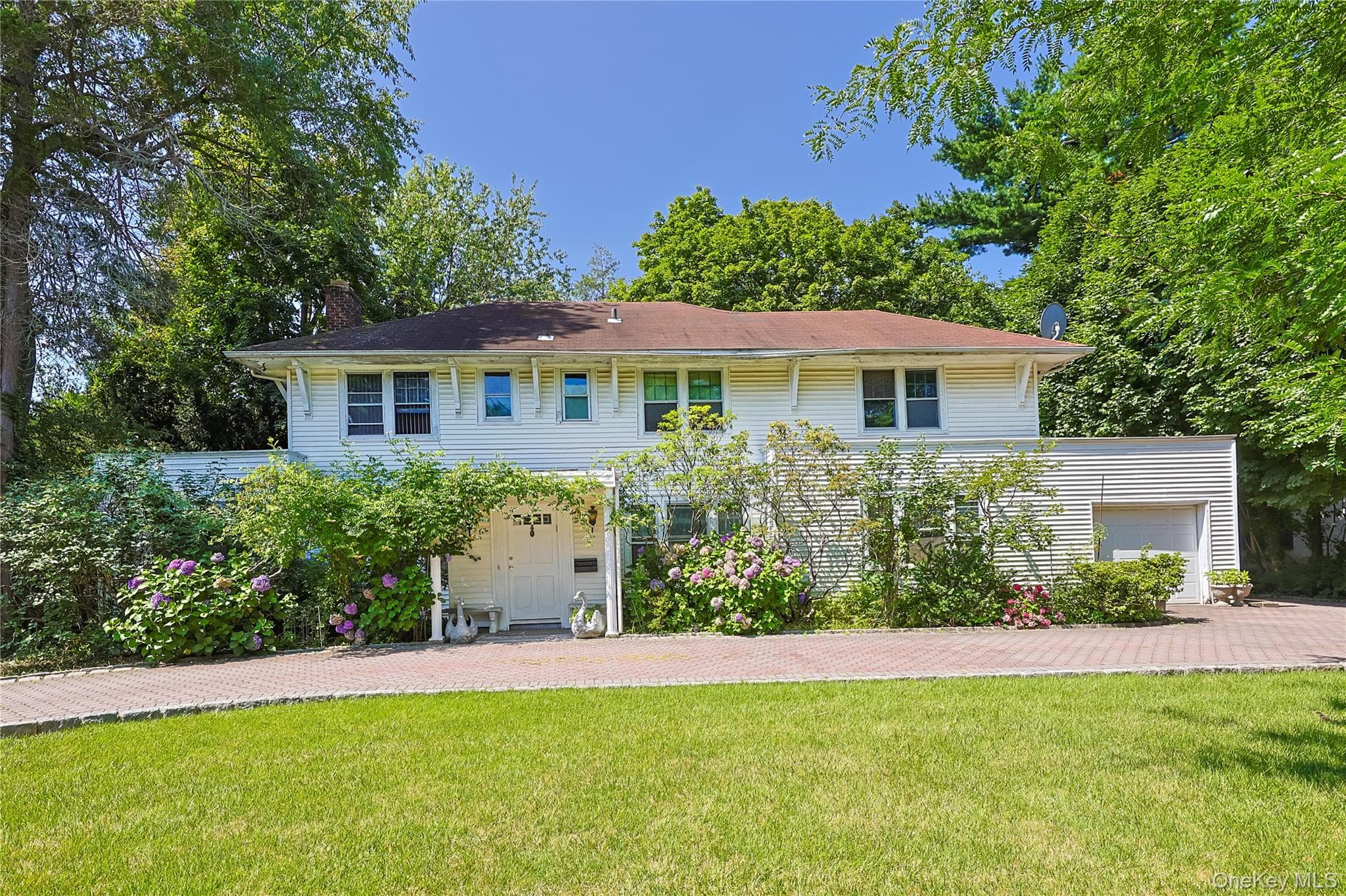 14 Clover Drive photo 1