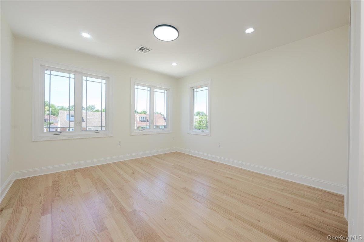 64 Landau Avenue thumbnail 25