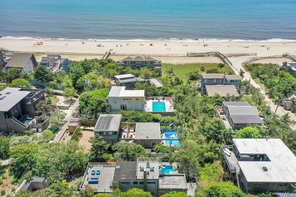 136 Beach Hill Walk thumbnail 5