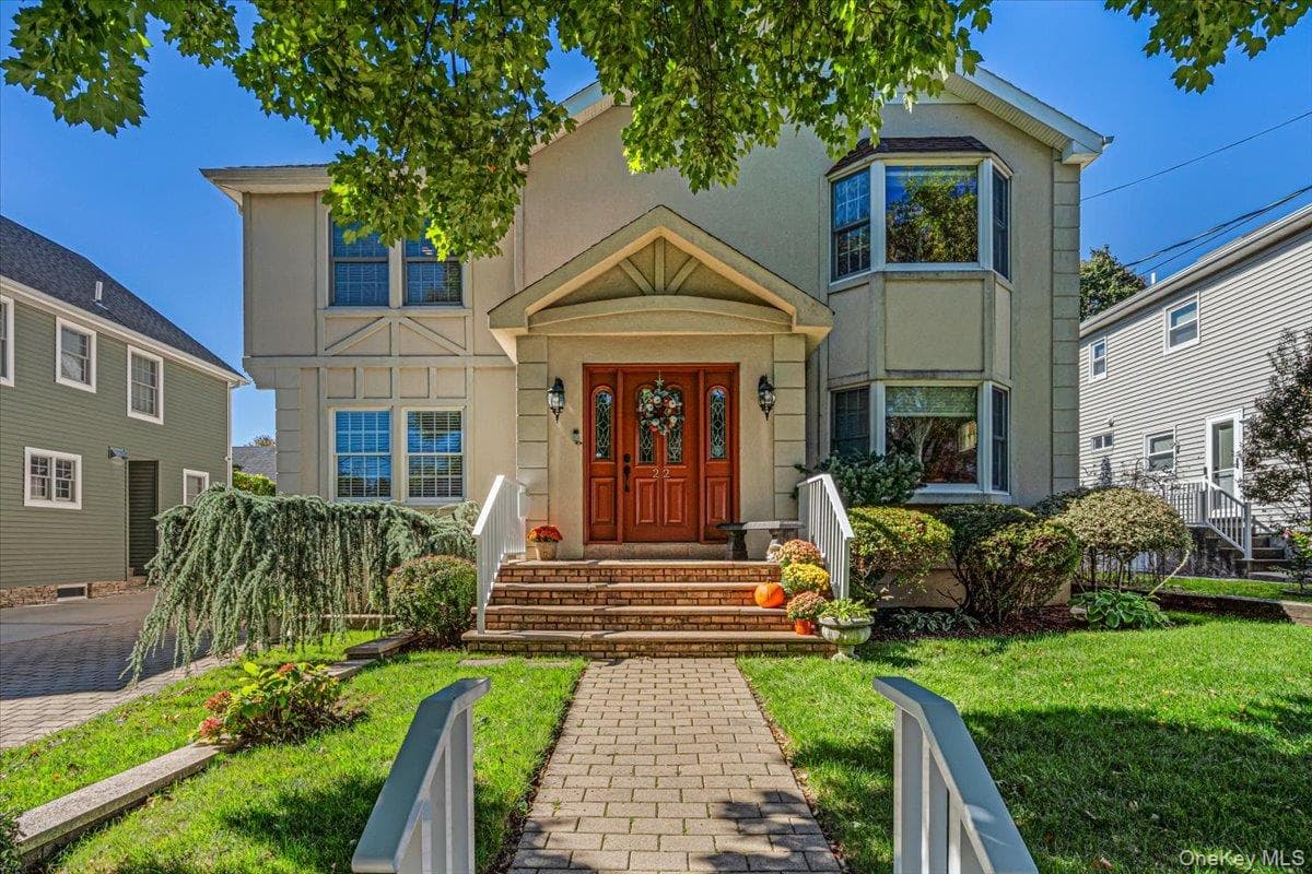 22 Clover Avenue, Floral Park