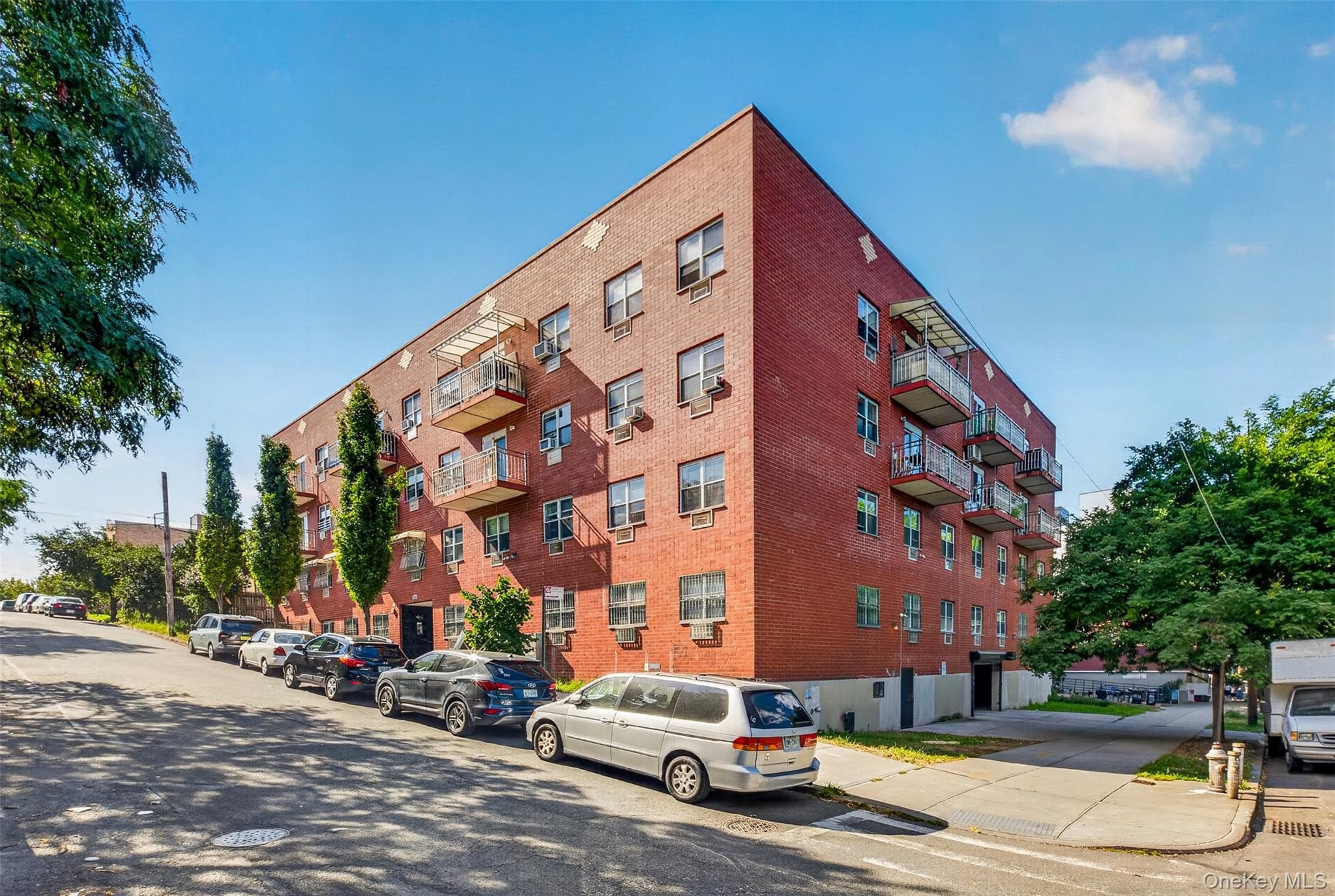 11245 39th Avenue Unit: 1E, Corona