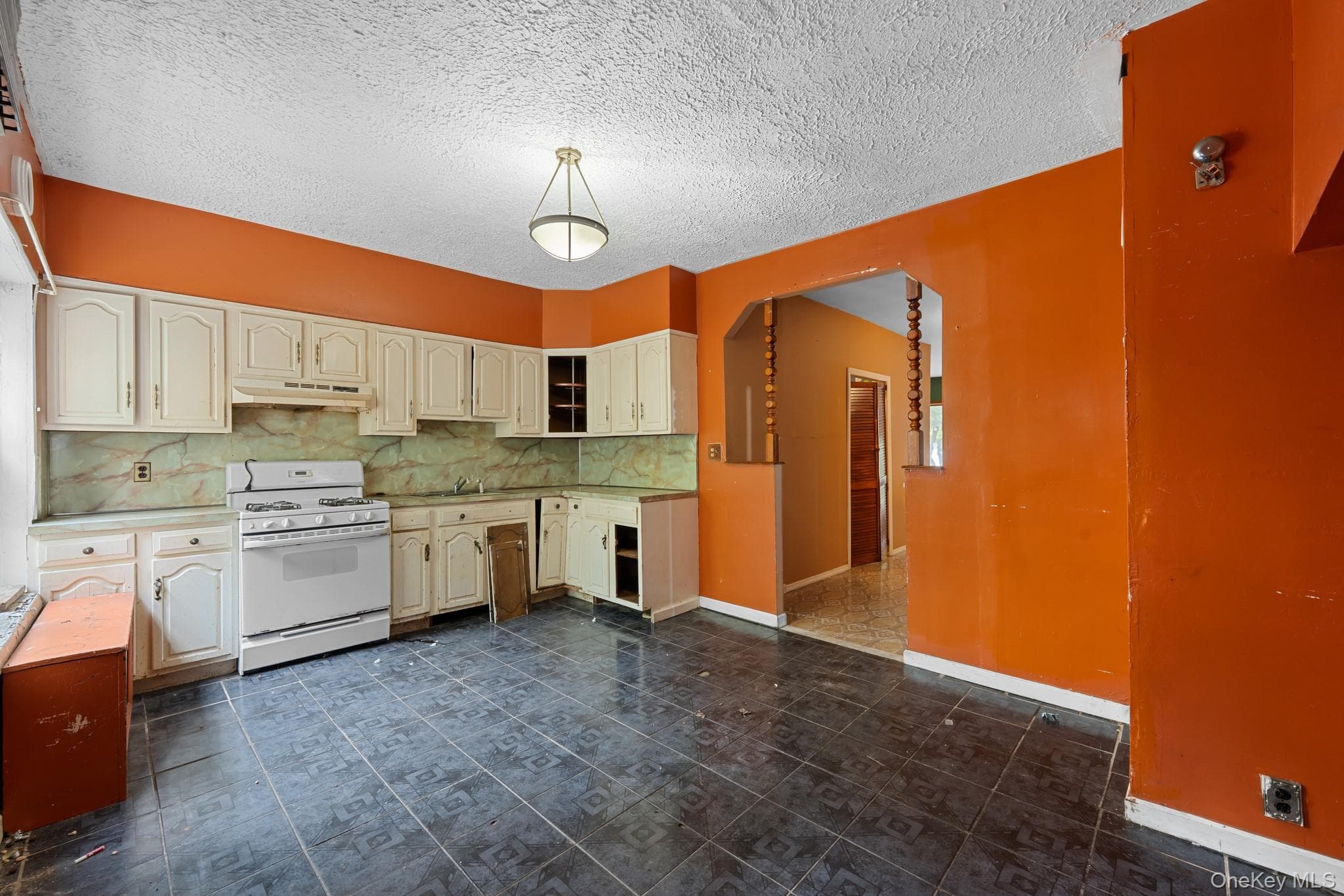 1593 E 48th Street thumbnail 5