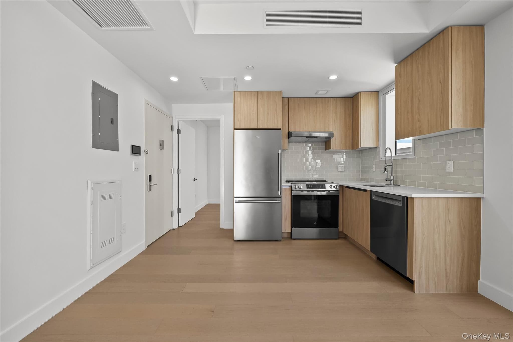 150-02 Northern Boulevard Unit: 3A thumbnail 4