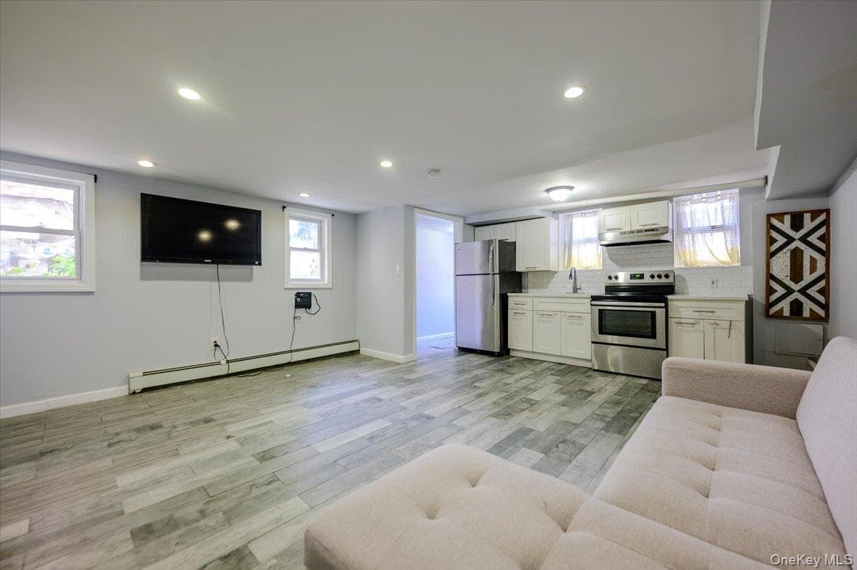 1321 Balcom Avenue Unit: 1 thumbnail 24
