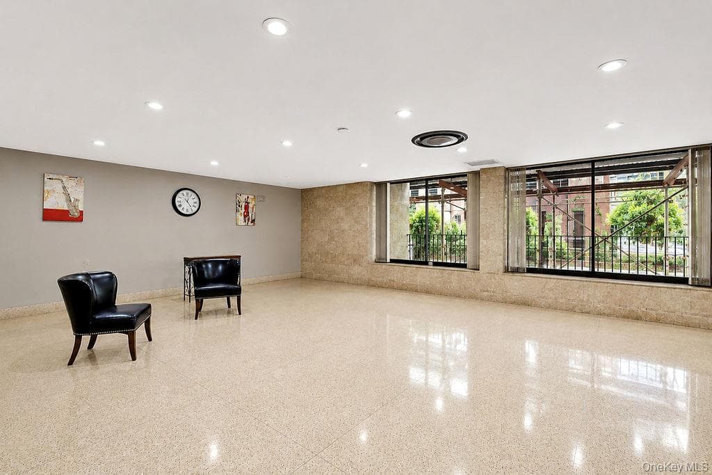 9910 60th Avenue Unit: 5J thumbnail 4