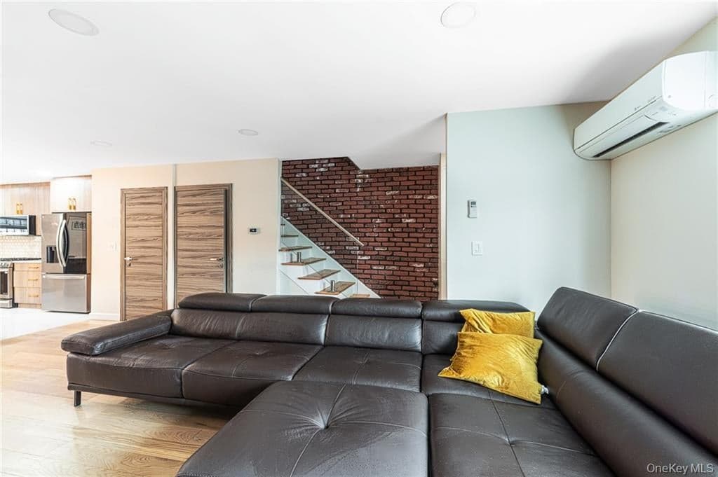 2721 Batchelder Street thumbnail 2