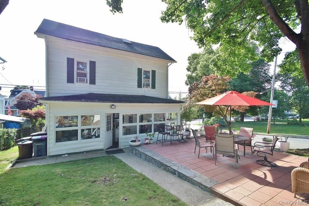 219 Spring Street thumbnail 17