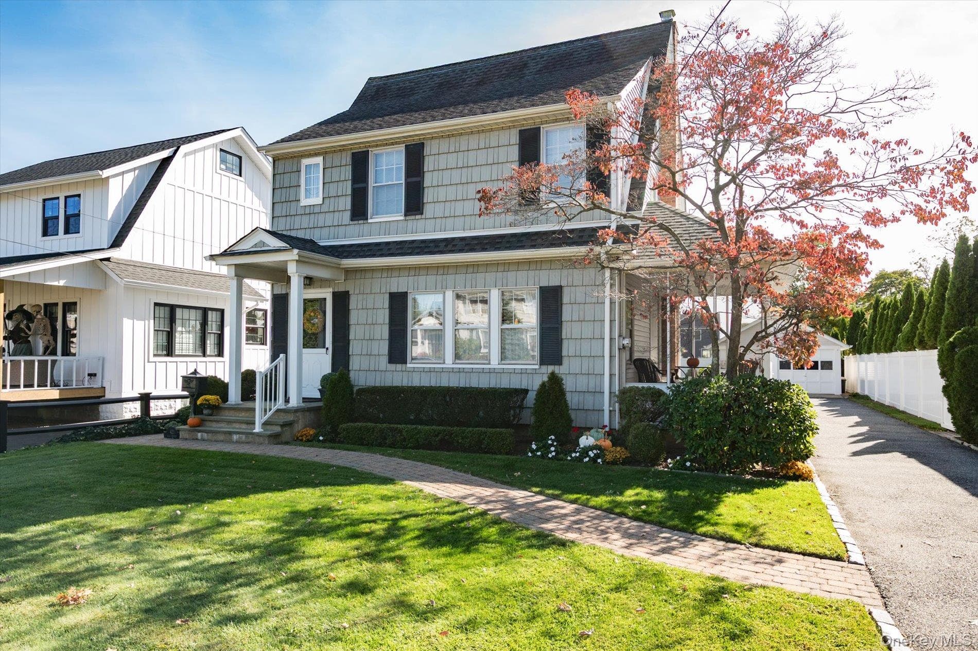 421 Oak Street, Bellmore