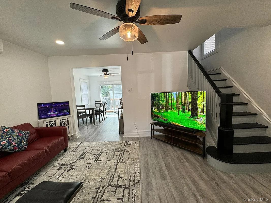 1630 E 52nd Street thumbnail 3
