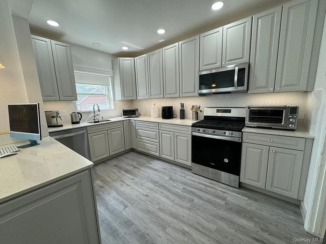 1630 E 52nd Street thumbnail 7