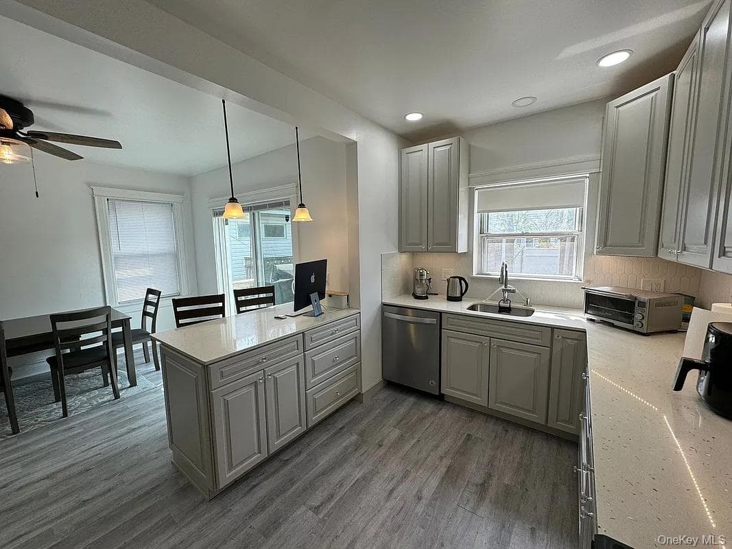 1630 E 52nd Street thumbnail 10