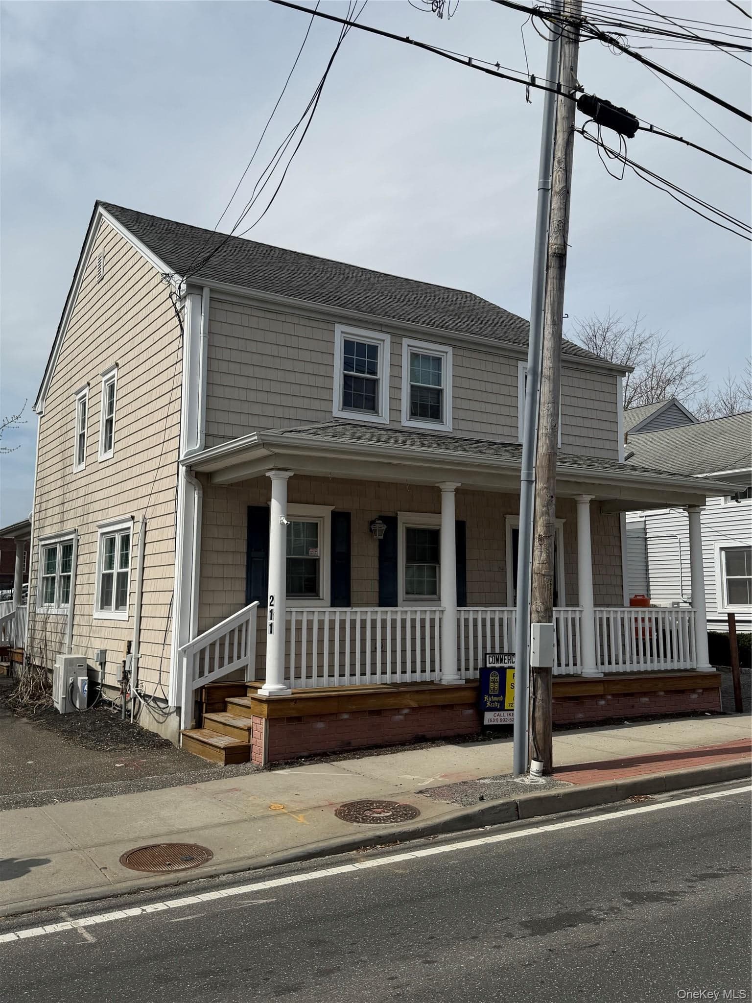 211 Roanoke Avenue thumbnail 2