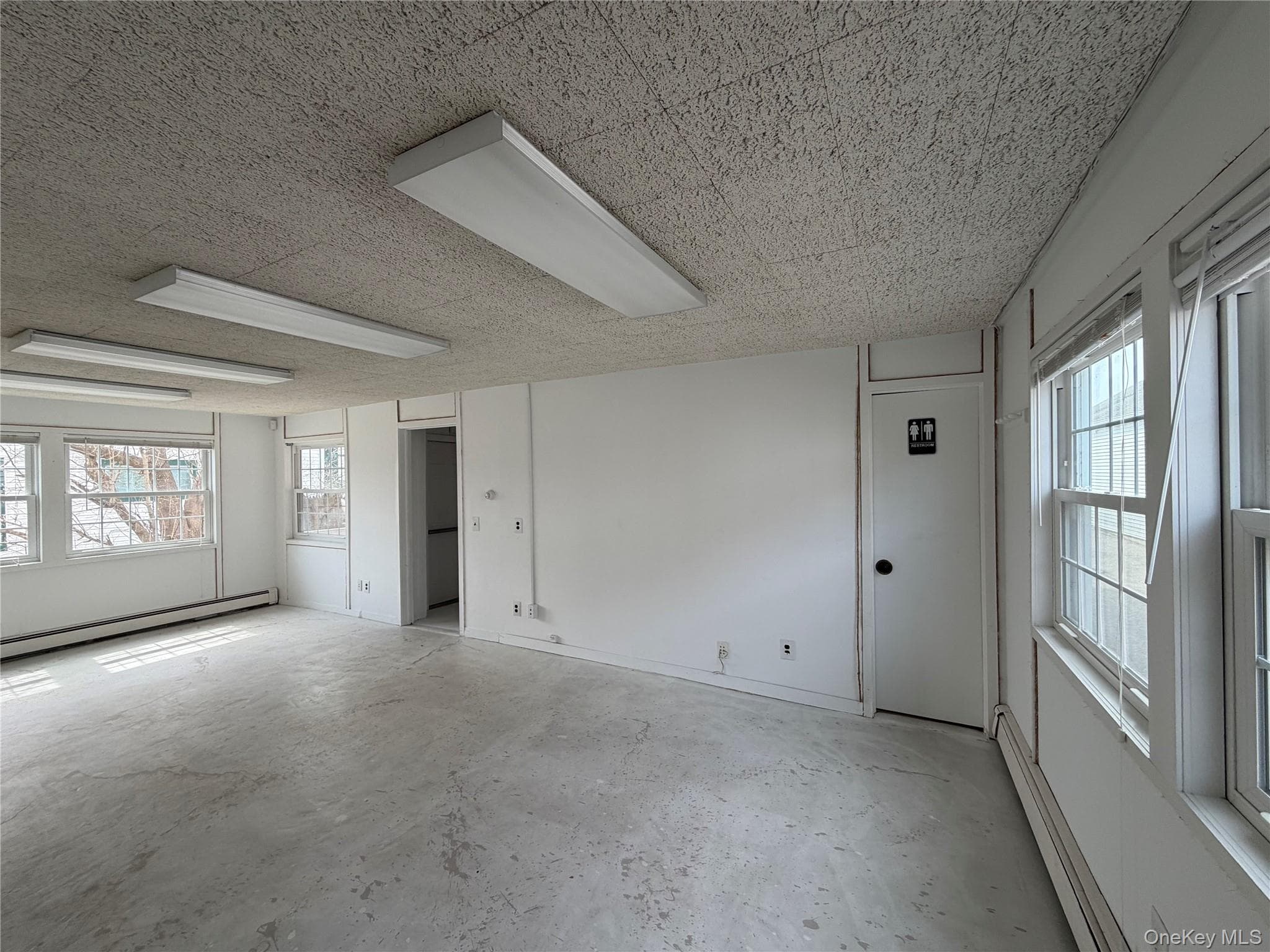 211 Roanoke Avenue thumbnail 8