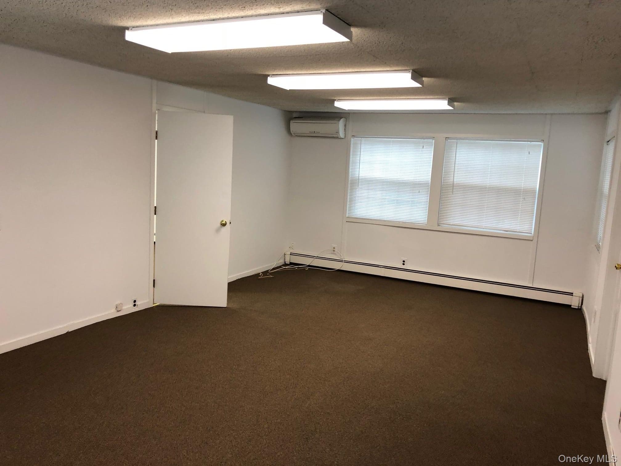 211 Roanoke Avenue thumbnail 12
